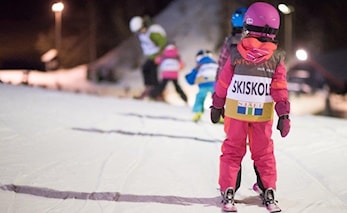 Har du barn født i 2011 eller senere? Bli med i Njård Alpin sin U8-gruppe!